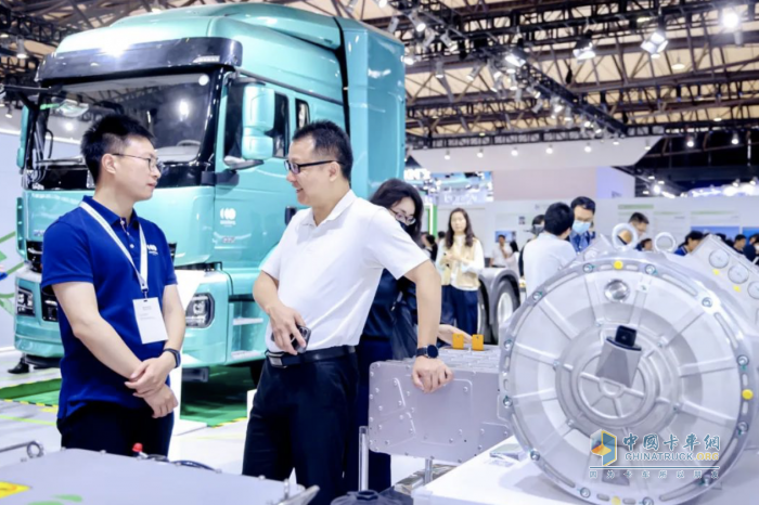 全“氫”出擊！康明斯Accelera零碳動力鏈亮相上海零碳博覽會