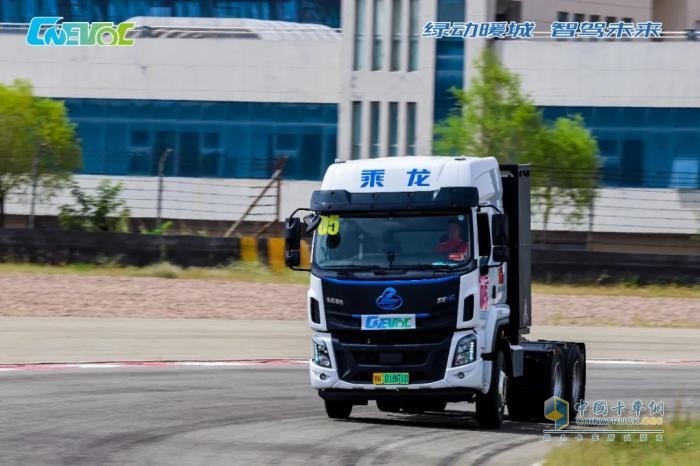 乘龍H5 400度充換電一體輕量化牽引車，出場即高光