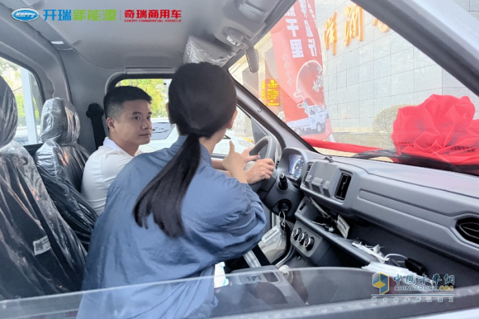 事業(yè)家庭雙豐收!開瑞小象X3強(qiáng)勢助力“水果大王”李老板致富路