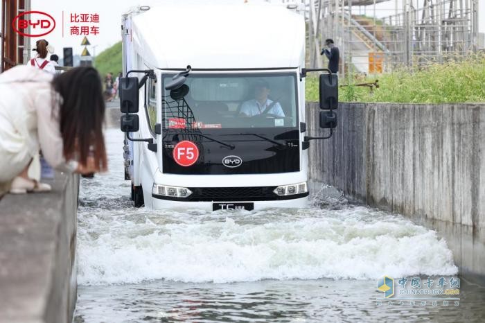 實力制勝！比亞迪T5攬獲第九屆新能源物流車挑戰(zhàn)賽九項大獎