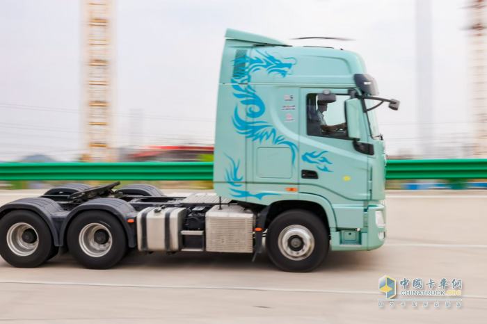 Hi-Truck高端車家族發(fā)布 東風商用車的“高端局”穩(wěn)了