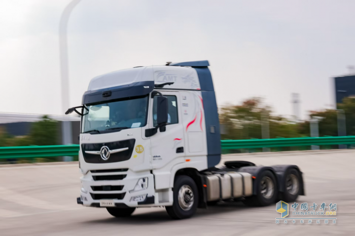 Hi-Truck高端車家族發(fā)布 東風商用車的“高端局”穩(wěn)了