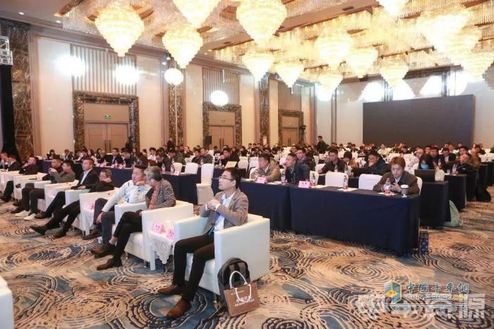 喜報(bào)！聯(lián)合重卡榮獲2024綠色重卡年度極致安全信賴品牌獎(jiǎng)！
