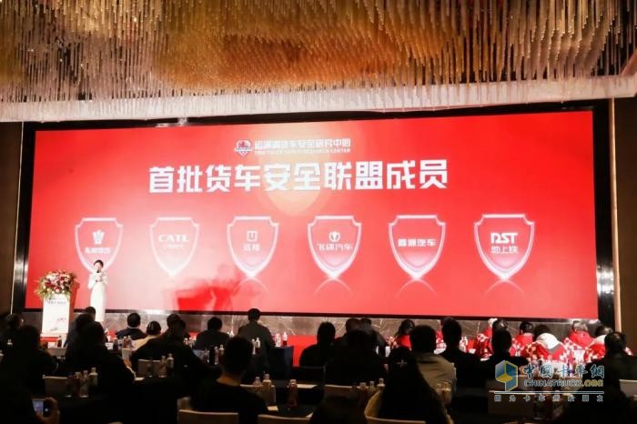 飛碟汽車攜手運滿滿，護航貨車司機安全！