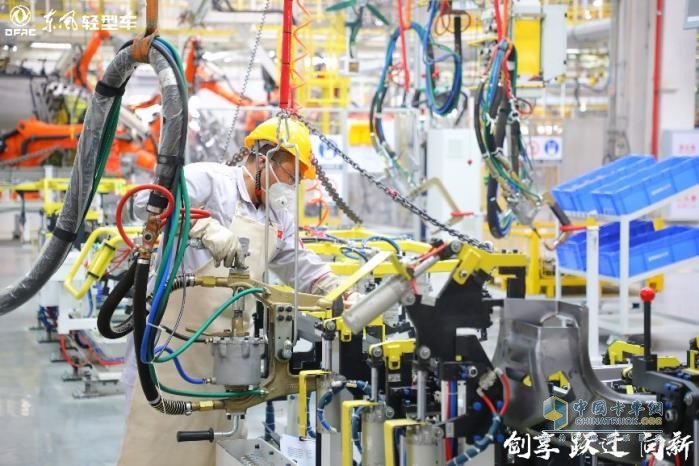 東風(fēng)多利卡康陸威高光登場 引領(lǐng)“藍牌極限輕卡”新潮向