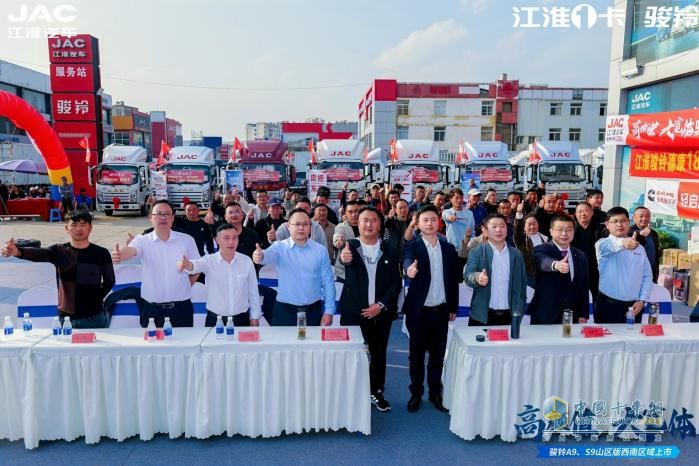 駿鈴雙星齊發(fā)，大寬體輕卡激活運(yùn)輸市場潛能