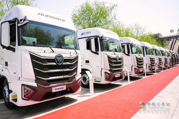 歐曼星翼 400kWh 純電牽引車運(yùn)力進(jìn)階