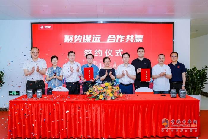 簽約600臺(tái)，乘龍燃?xì)庵乜ㄍM(jìn)哈密護(hù)航疆煤外運(yùn)大動(dòng)脈