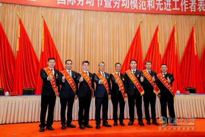 喜報(bào)！肖乾亮榮膺“湖南省勞動(dòng)模范”！