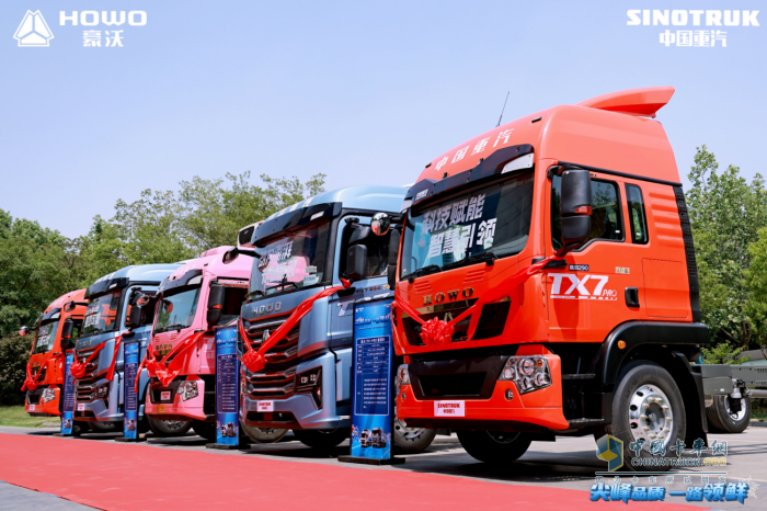 “冷鮮峰”盛夏發(fā)車！豪沃重卡夏日冷鏈盛宴燃爆鄭州