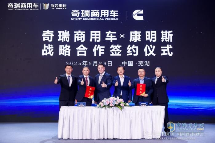 百臺交付 鋒芒新生！奇瑞商用車鳳凰系列超級重卡全球首發(fā)
