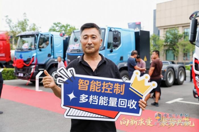 現(xiàn)場訂車93臺，東風柳汽乘龍之夜燃動山西運城