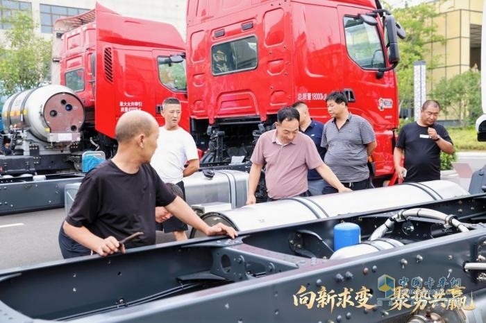 現(xiàn)場訂車93臺，東風柳汽乘龍之夜燃動山西運城
