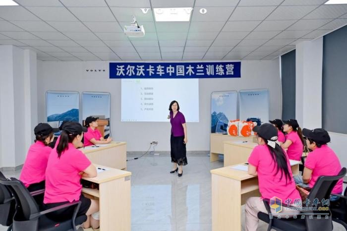 解鎖 TIR 新技能+賦能“卡姐”成長！沃爾沃卡車中國綠駕學(xué)院完美收官