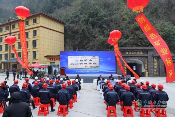 智慧礦山砥礪前行 東風(fēng)商用車無(wú)人駕駛礦卡試運(yùn)行成功