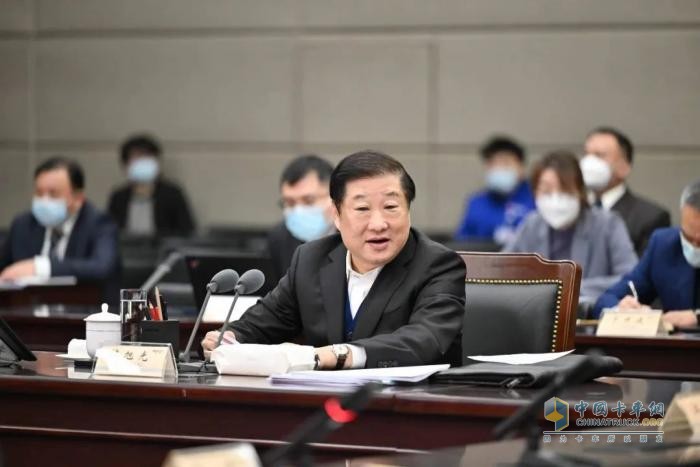 譚旭光給集團全體黨員領(lǐng)導(dǎo)干部講專題黨課