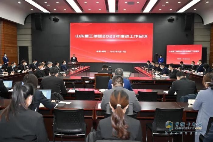 譚旭光給集團全體黨員領(lǐng)導(dǎo)干部講專題黨課