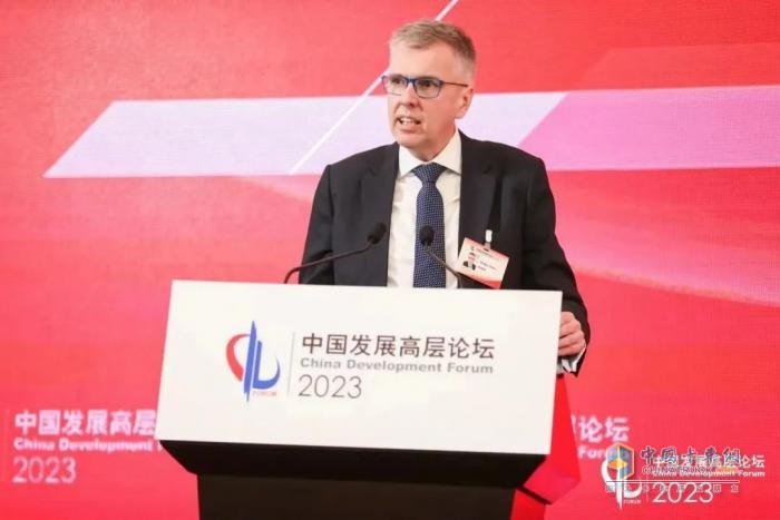 采埃孚集團董事會主席、首席執(zhí)行官柯皓哲博士在論壇經(jīng)濟峰會上發(fā)言