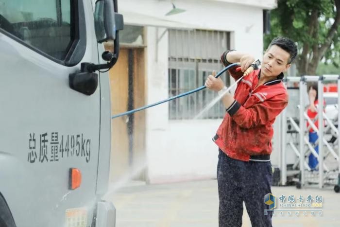 車主故事：回鄉(xiāng)創(chuàng)業(yè)有東風(fēng)輕型車助力，幸福生活so easy