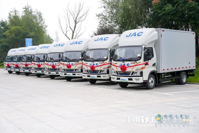 200輛新能源輕卡交付易豐搬家，江淮1卡賦能搬家行業(yè)綠色發(fā)展！