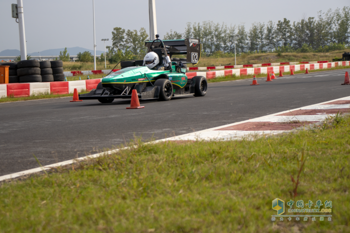 東風(fēng)HUAT車隊再展風(fēng)采 榮戰(zhàn)2023中國大學(xué)生方程式汽車大賽!