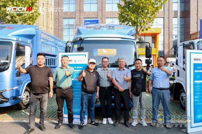 藍(lán)擎·悅、藍(lán)擎·龍系列新品亮相  濰柴新能源藍(lán)擎汽車新品全國上市體驗之旅走進(jìn)武漢