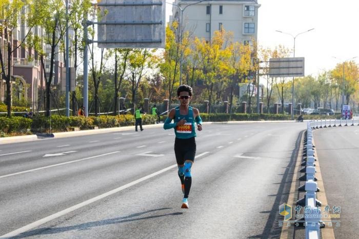 賽事官方唯一指定用車 飛碟汽車與跑友們共赴“日馬”之約！