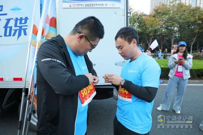 賽事官方唯一指定用車 飛碟汽車與跑友們共赴“日馬”之約！