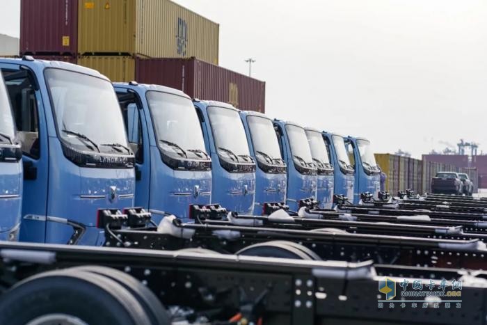 首批20臺電車交付柬埔寨客戶！濰柴新能源商用車與大象集團打響合力出海戰(zhàn)略“第一槍”