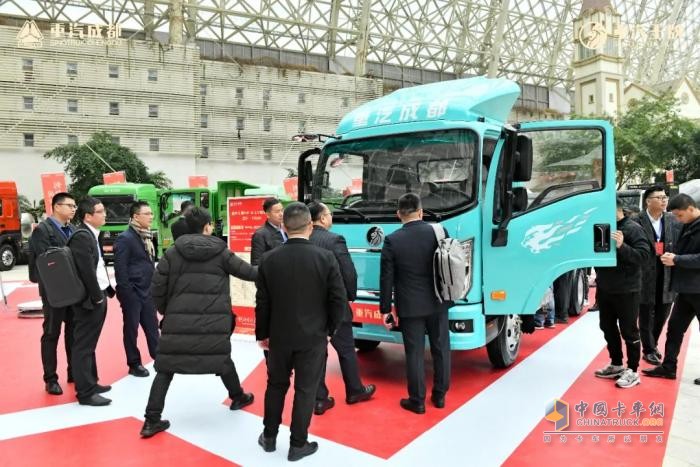 新能源業(yè)務(wù)大幅增長(zhǎng)！中國重汽成都商用車2024年合作伙伴大會(huì)收官