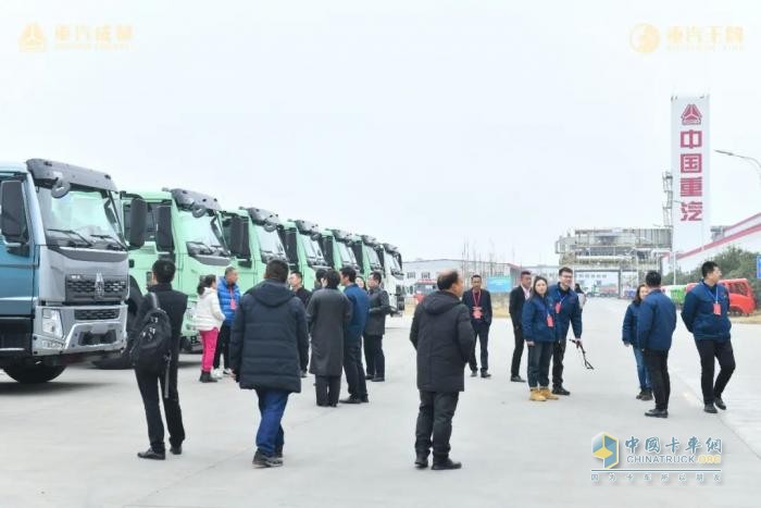 新能源業(yè)務(wù)大幅增長(zhǎng)！中國重汽成都商用車2024年合作伙伴大會(huì)收官