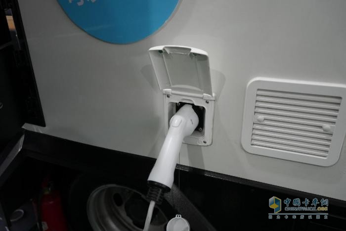 快上車！歐馬可智藍(lán)混動(dòng)房車帶你開啟無憂之旅！