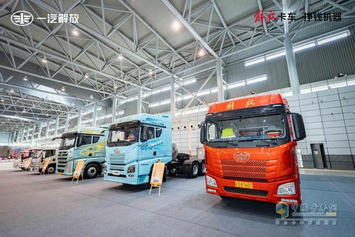 星域概念車亮相“第十屆5.2卡友節(jié)”，創(chuàng)領(lǐng)低碳轉(zhuǎn)型新路徑