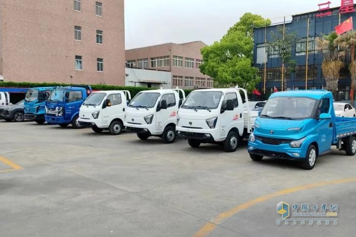 飛碟汽車燃油車4月推介會(huì)火爆全國(guó) 遍地開(kāi)花！