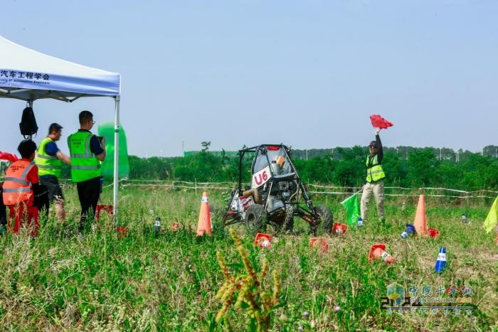 東風(fēng)商用車(chē)譽(yù)助湖北汽院HUAT車(chē)隊(duì)5月燃戰(zhàn)巴哈大賽（襄陽(yáng)站）