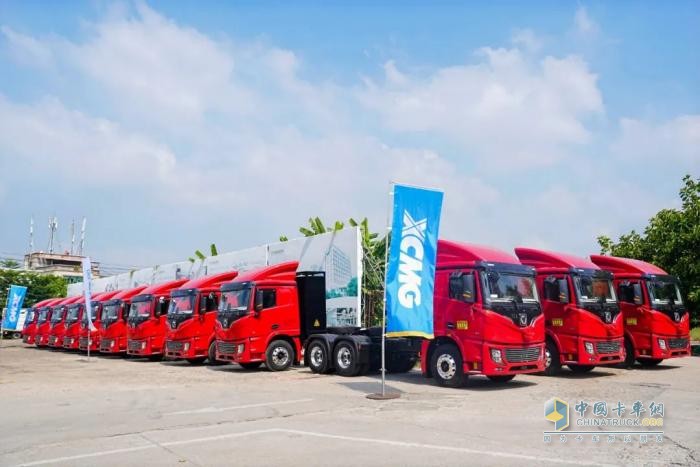 燃動(dòng)福建！百臺(tái)徐工新能源電動(dòng)牽引車交付