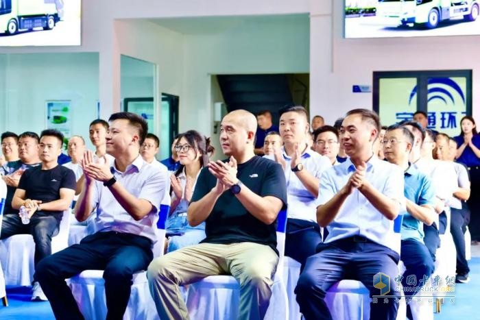 全國首家！宇通環(huán)衛(wèi)售后直營服務(wù)中心盛大開業(yè)，服務(wù)體驗再升級！