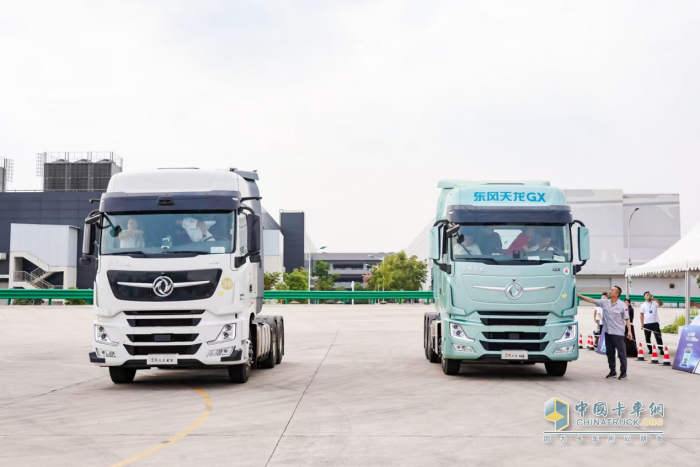 Hi-Truck高端車家族發(fā)布 東風商用車的“高端局”穩(wěn)了