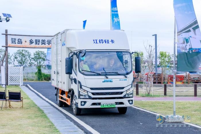 E路達(dá)增程版攜江鈴輕卡全場(chǎng)景全鏈路最優(yōu)解決方案震撼發(fā)布