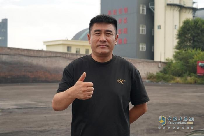 一車一年省15萬！深度適應(yīng)煤炭倒短 26臺歐曼智藍(lán)讓張經(jīng)理運(yùn)輸團(tuán)隊(duì)如虎添翼