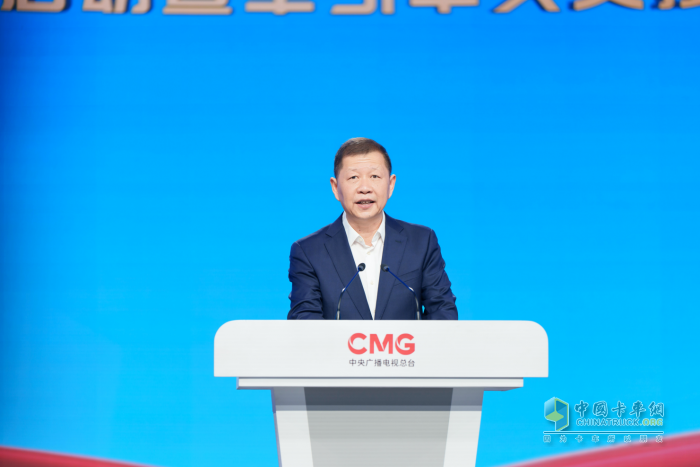 中國紅 乘東風！東風天龍GX榮耀交付中央廣播電視總臺