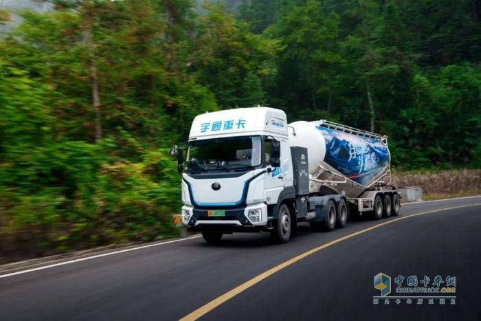 重卡劈彎戰(zhàn)天路！宇通新能源山地性能挑戰(zhàn)完美收官