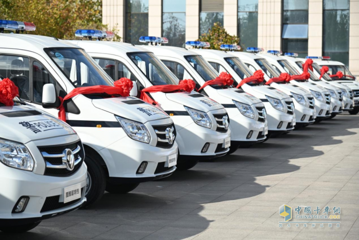 警用力量，守護安心！圖雅諾警用車輛批量交付，共筑城市“安全網(wǎng)”