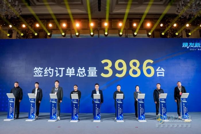煥能”系列換電車型發(fā)布   電小二車電分離運(yùn)營模式助力城配運(yùn)輸綠色轉(zhuǎn)型