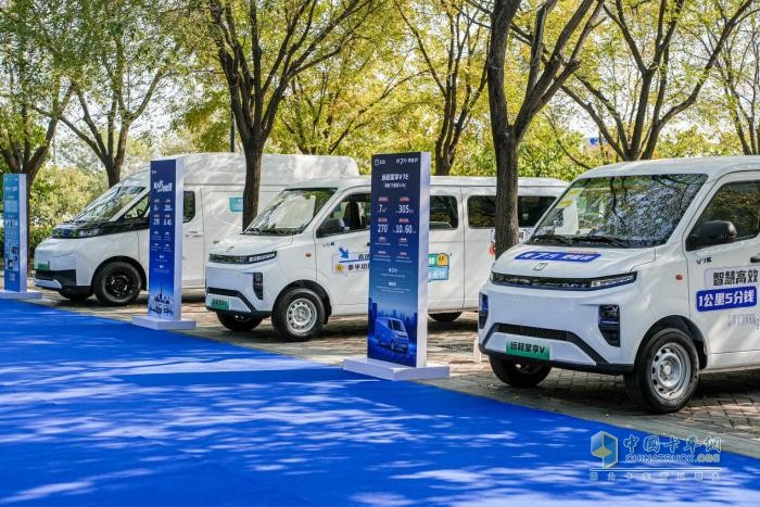 煥能”系列換電車型發(fā)布   電小二車電分離運(yùn)營模式助力城配運(yùn)輸綠色轉(zhuǎn)型