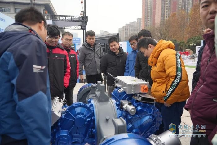 乘風(fēng)破浪再出發(fā)！漢德車橋恭祝2025陜汽商務(wù)年會(huì)圓滿成功！