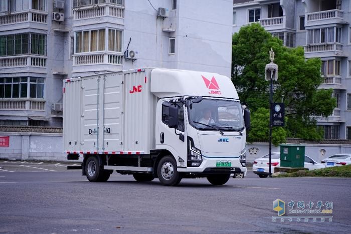 城配神器橫掃雙旦高峰 E路達純電輕卡不負使命