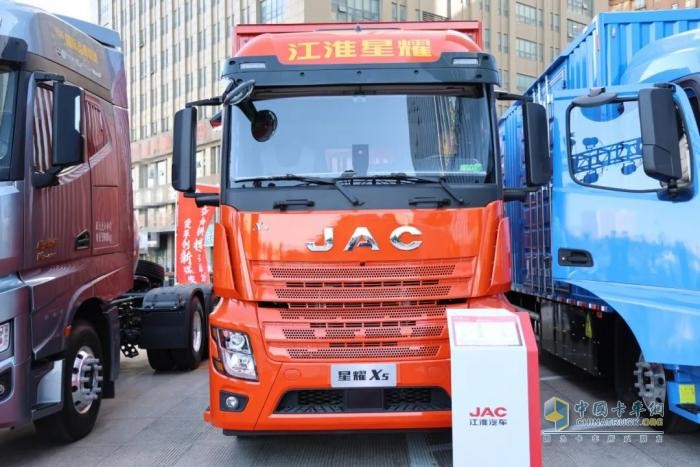 星耀X5大單橋載貨車，掌管大方量、強(qiáng)動(dòng)力、高顏值的神！