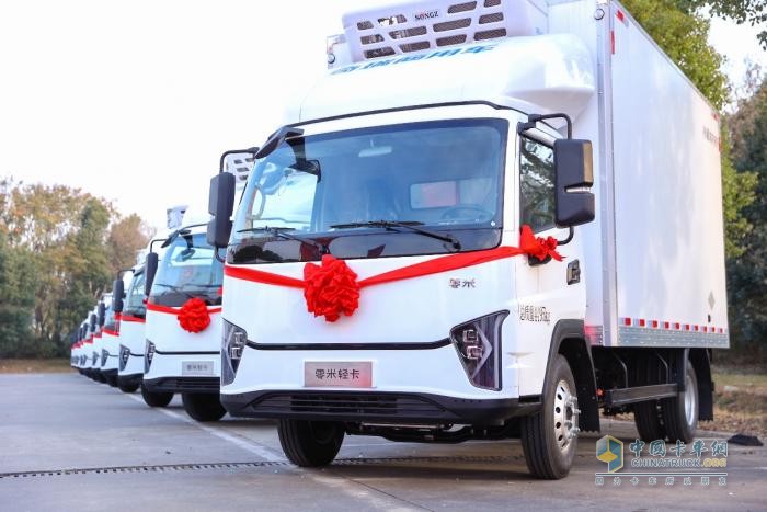 中國(guó)卡車網(wǎng)2025年度盛典，零米輕卡獲“最美電動(dòng)輕卡”獎(jiǎng)