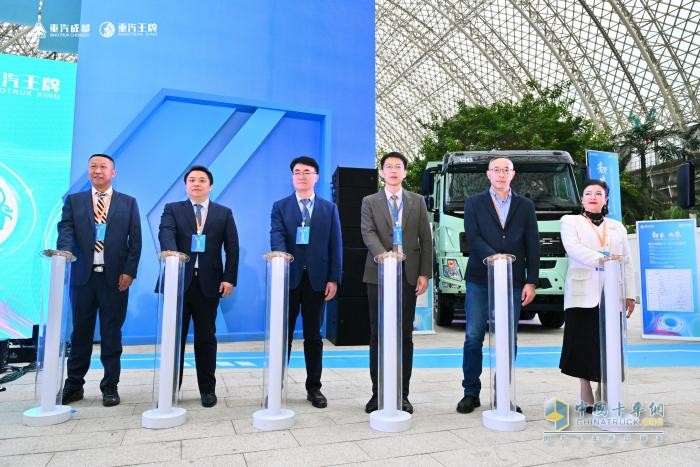 打造“成都造”汽車新品牌！重汽成商全新重卡平臺(tái)V9·沃重磅發(fā)布